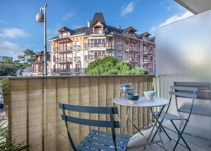 Avec Double Terrasse - 170m De La